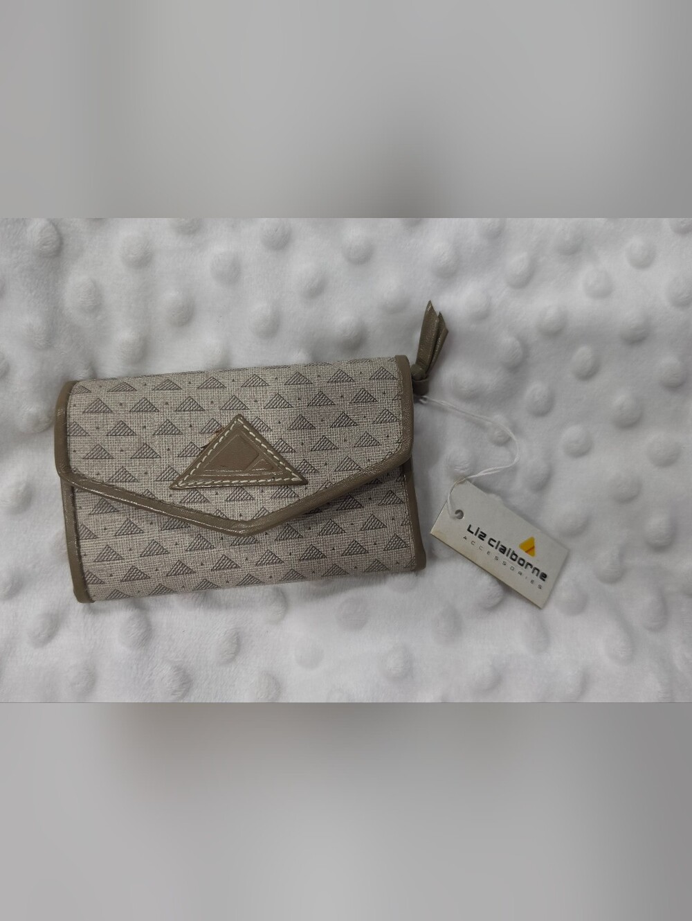 Liz Claiborne Taupe Geometric 6 Key Holder